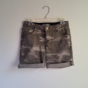 guc Wit & Wisdom 6 brown tan beige gray camouflage jean shorts cuffed camo denim
